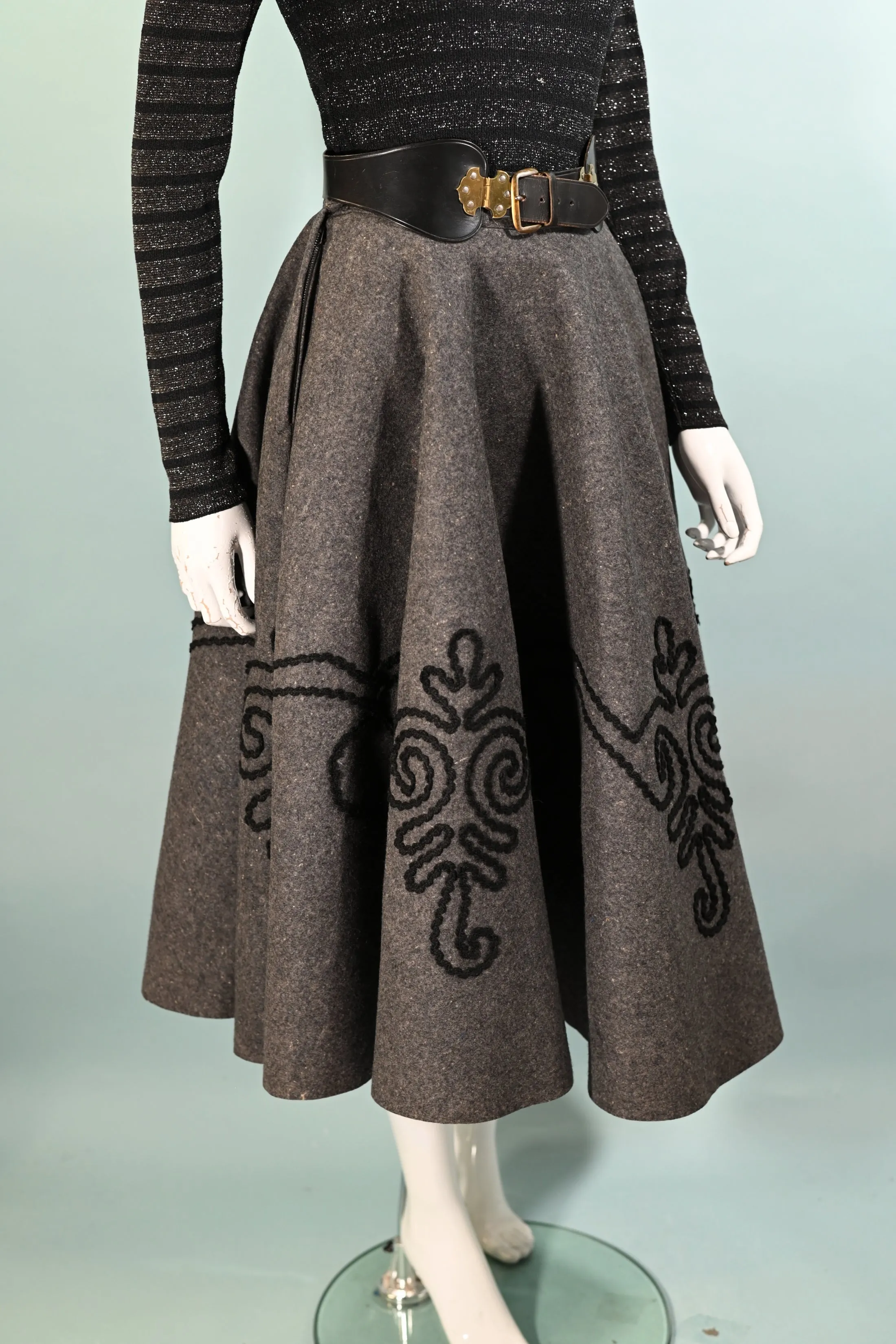 SOLD Vintage 50s Gray Wool Felt Full Sweep Skirt, Soutache Trim Rockabilly Skirt S