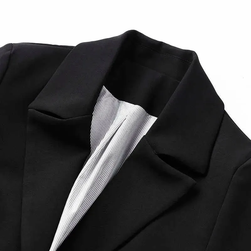 Versatile Monochrome White Pocket Belted Blazer